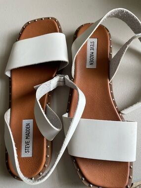 Steve Madden Woman’s Strapy Sandals in SZ 7.5 in gently used condition
